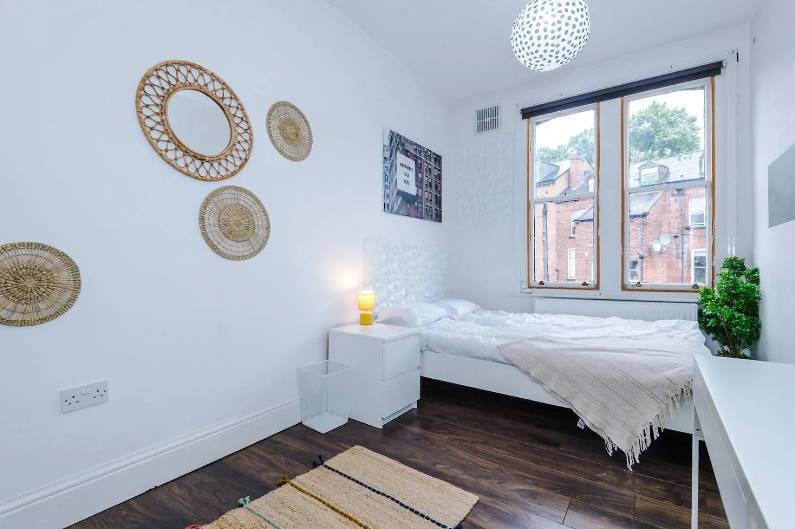 Spacious City Centre Retreat In Leeds City Centre Apartment