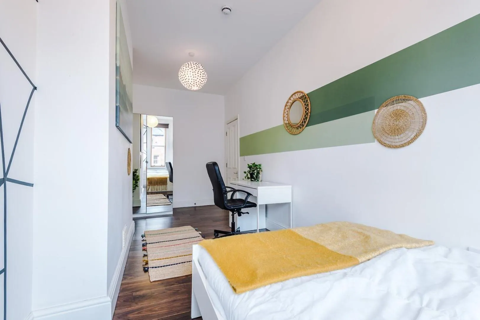 Spacious City Centre Retreat In Leeds City Centre Apartment Leeds (West Yorkshire)