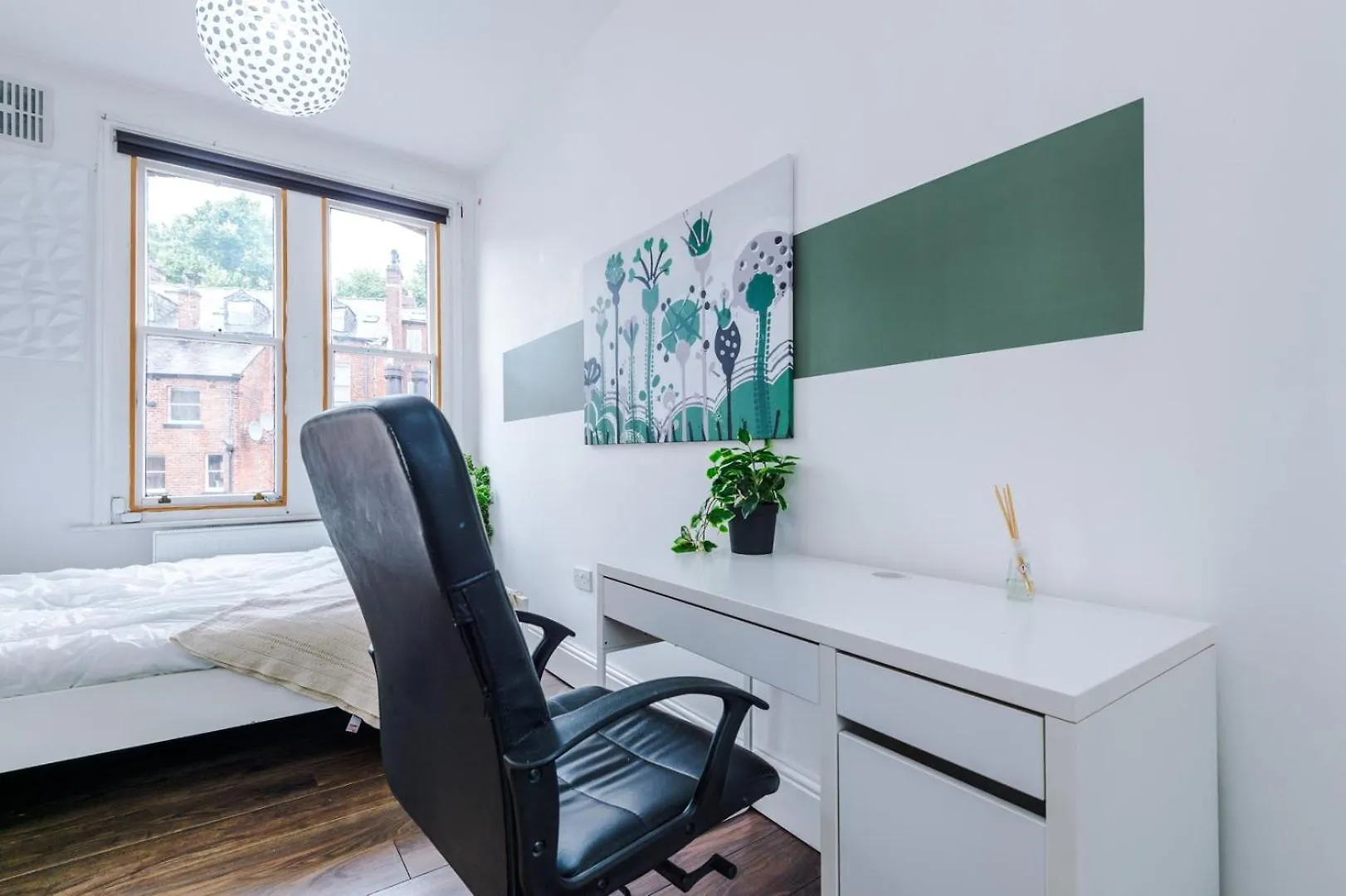 Apartment Spacious City Centre Retreat In Leeds City Centre