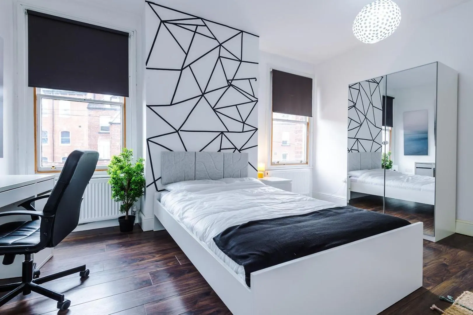 Spacious City Centre Retreat In Leeds City Centre